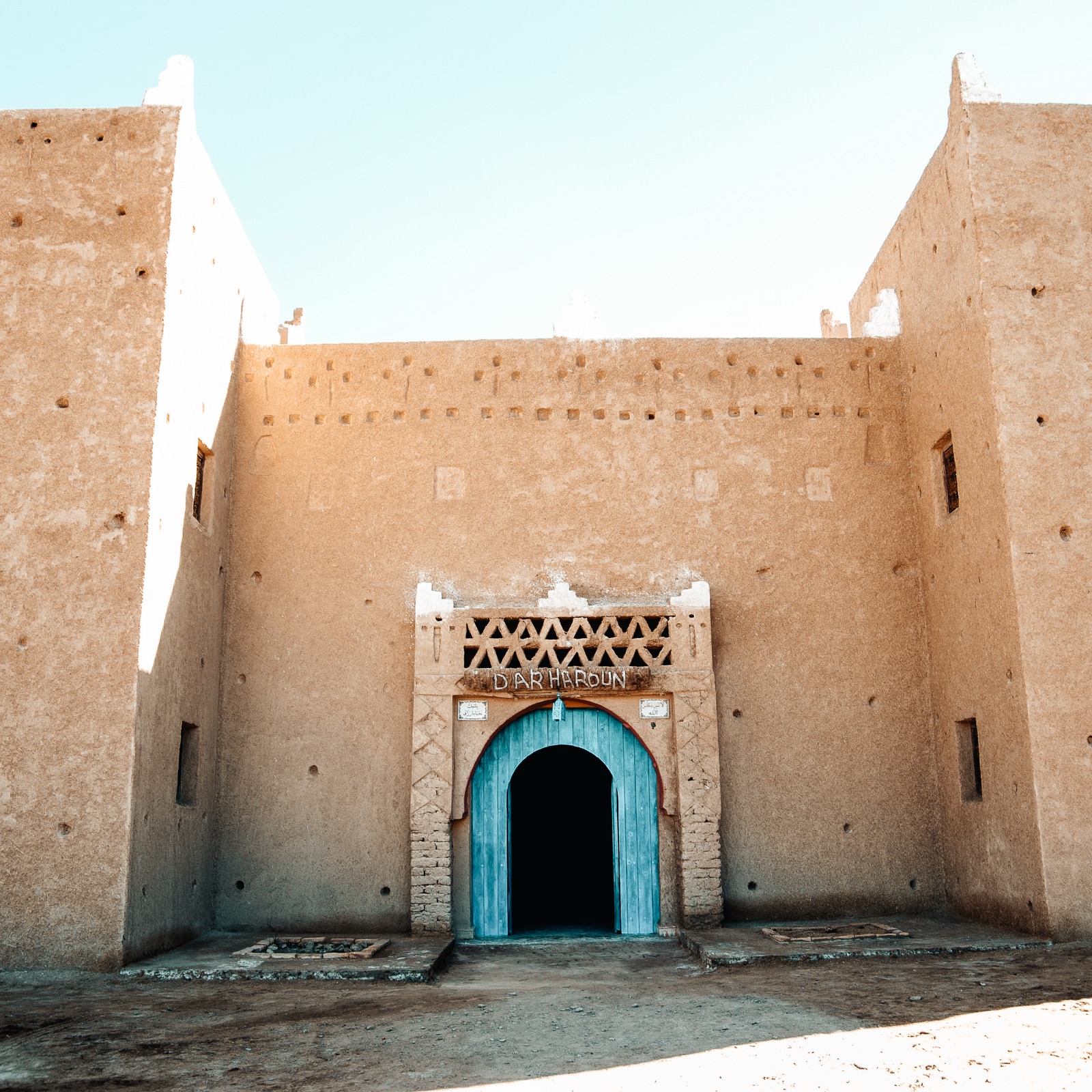 Facciata di Dar Haroun, riad costruito da Lidia, Alì e gli abitanti dei villaggi vicino Rissani