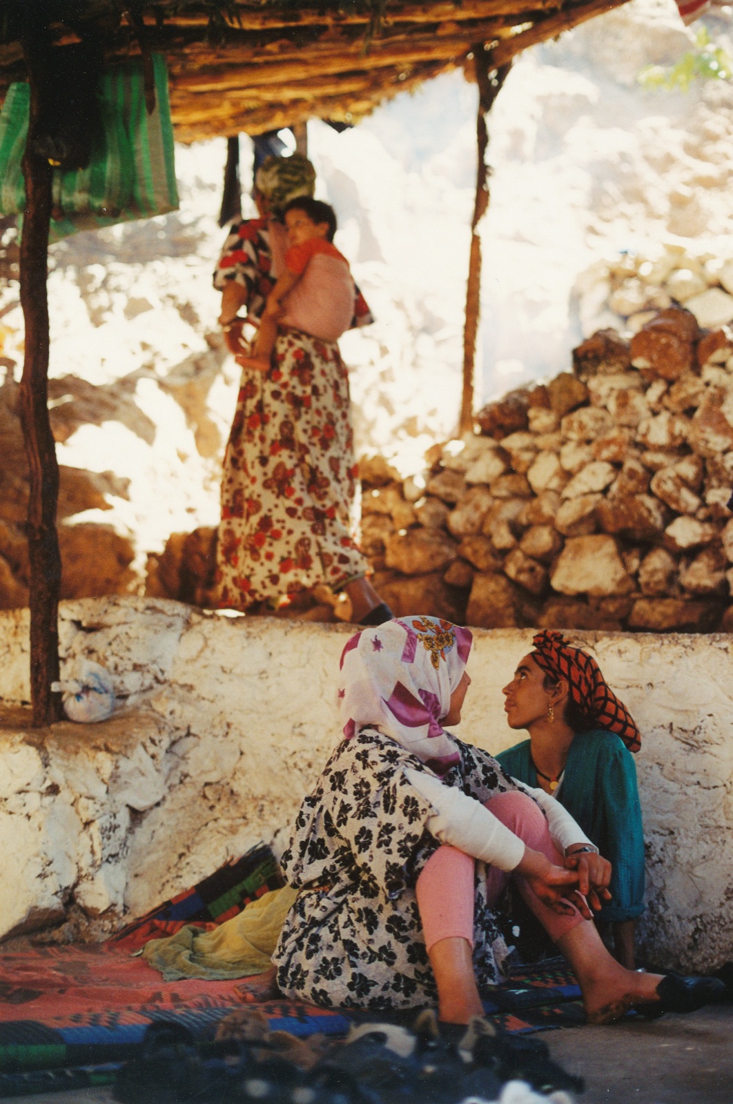 Donne berbere a Rissani, contesto dell'esperienza hammam tradizionale