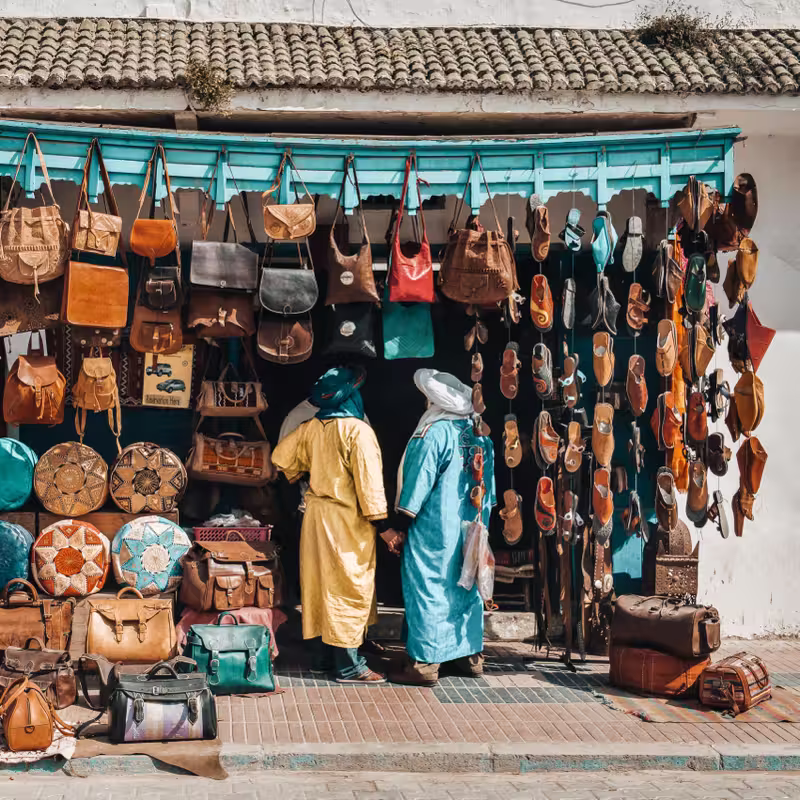 Bottega di pelletteria nei vicoli di Essaouira